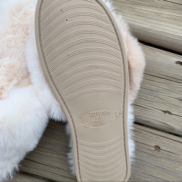 TOTES TOASTIES by Isotoner Open Toe Slippers - Picture 6 of 6